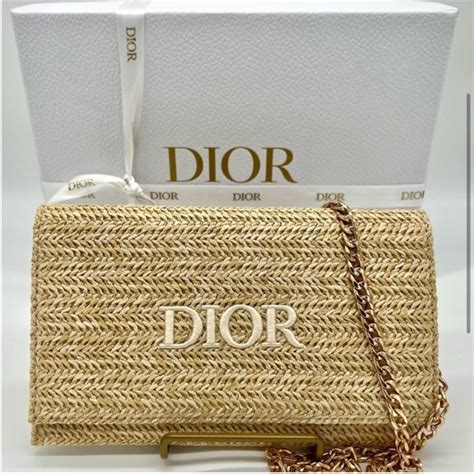 dior pouch gratis|pochette dior offerte.